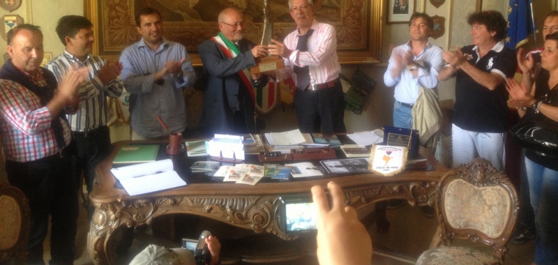L'Oscar siciliano al sindaco di Scicli. Per aver promosso i luoghi di Montalbano